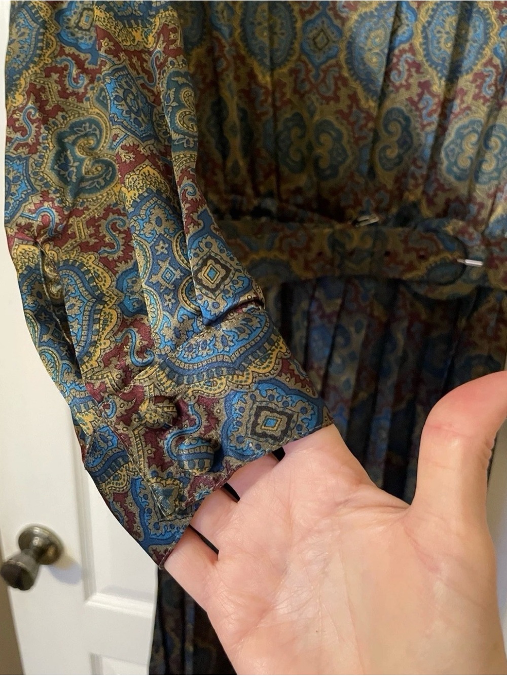 Vintage Talbots Paisley Satin Finish Pleated Midi Dress Belted Blue Petite 10 - Picture 4 of 11